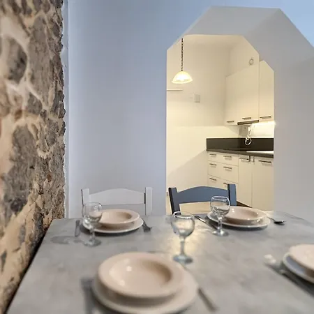 Gali's Boutique 2 Bedrooms *